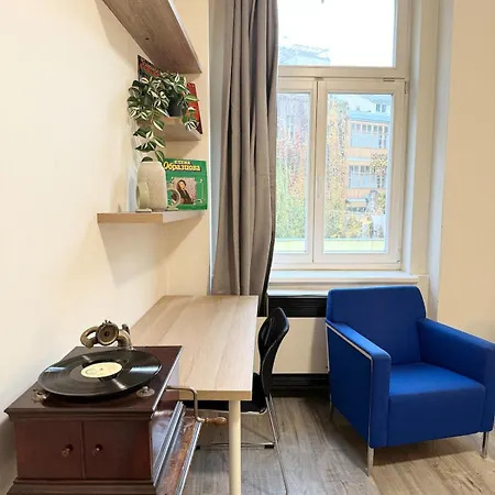 Retro Boho Style St Clement With A Oasis Apartament Praga
