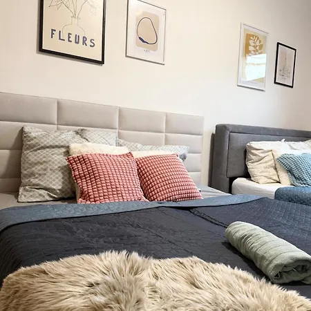 Retro Boho Style St Clement With A Oasis Apartament Praga
