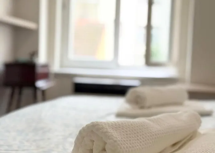 Retro Boho Style St Clement With A Oasis Apartament Praga