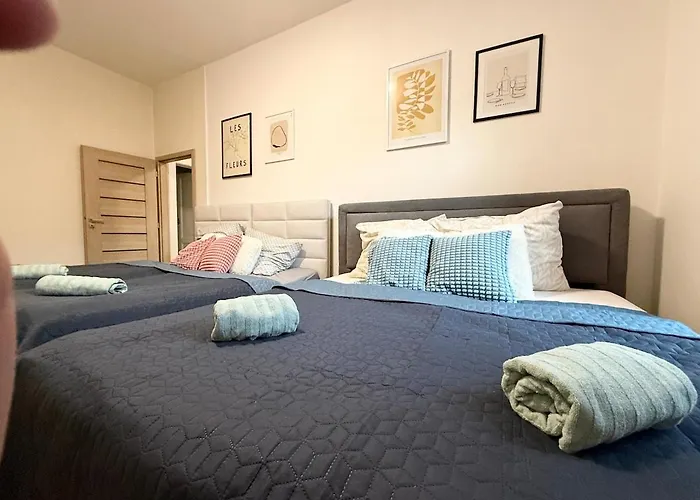 Retro Boho Style St Clement With A Oasis Apartament Praga