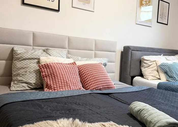 Retro Boho Style St Clement With A Oasis Apartament Praga