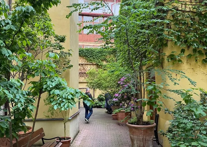 Retro Boho Style St Clement With A Oasis Praga
